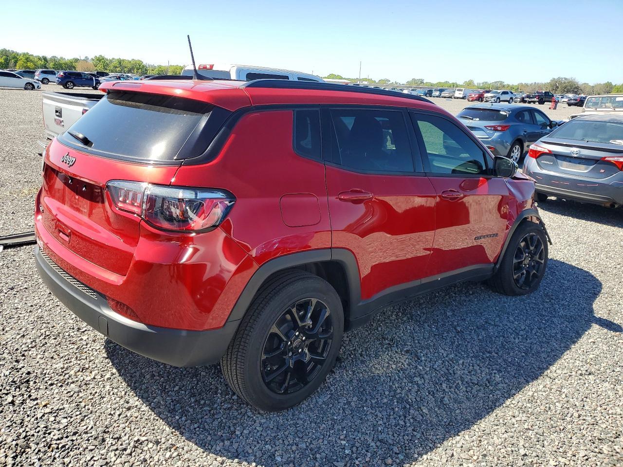 2025 Jeep Compass Latitude - Фото 3