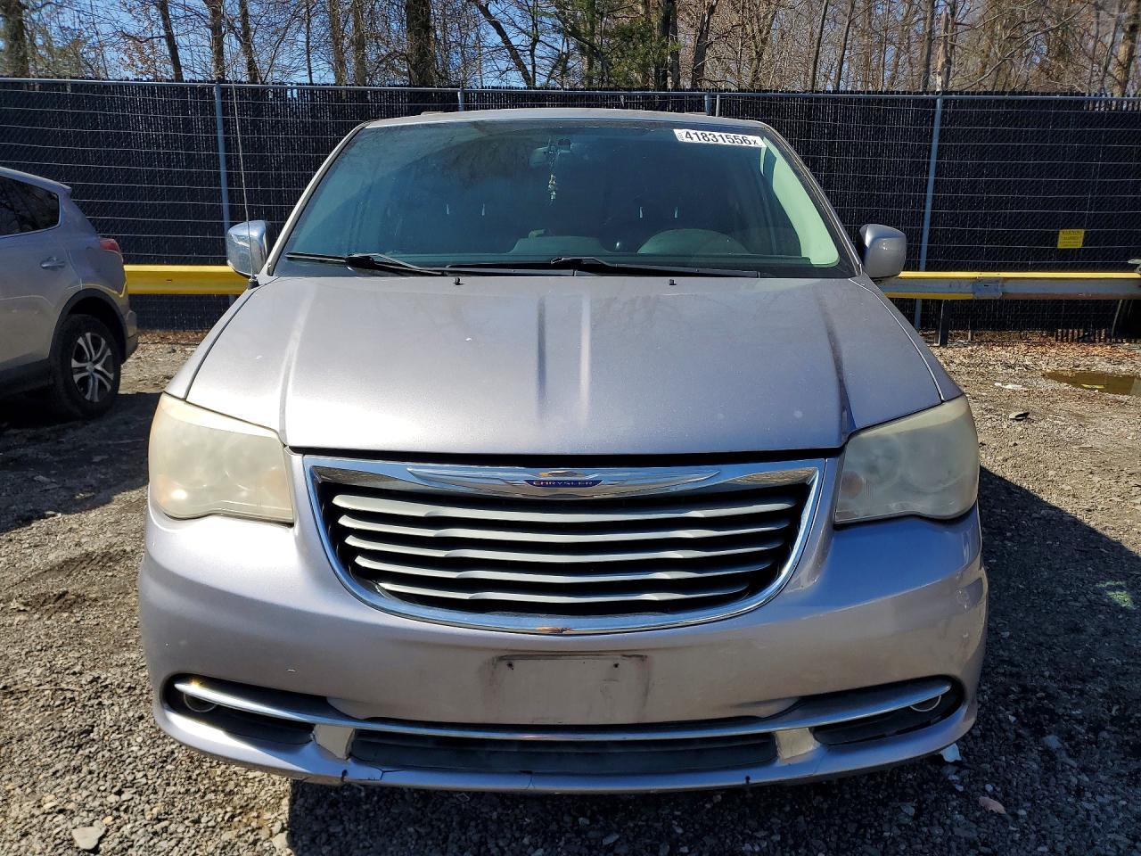 2014 Chrysler Town & Country Touring L - Фото 5