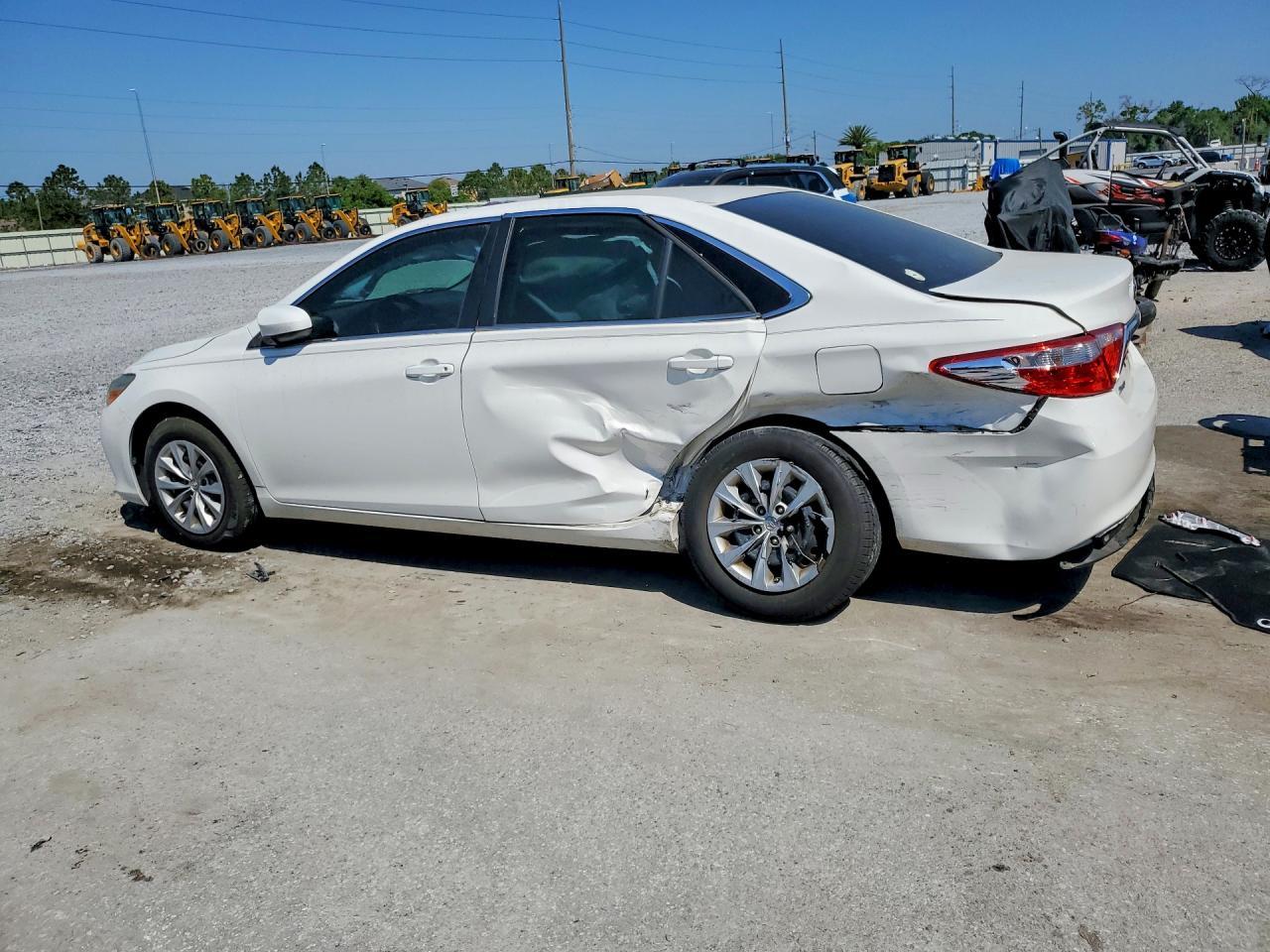 2015 Toyota Camry Le - Image 2