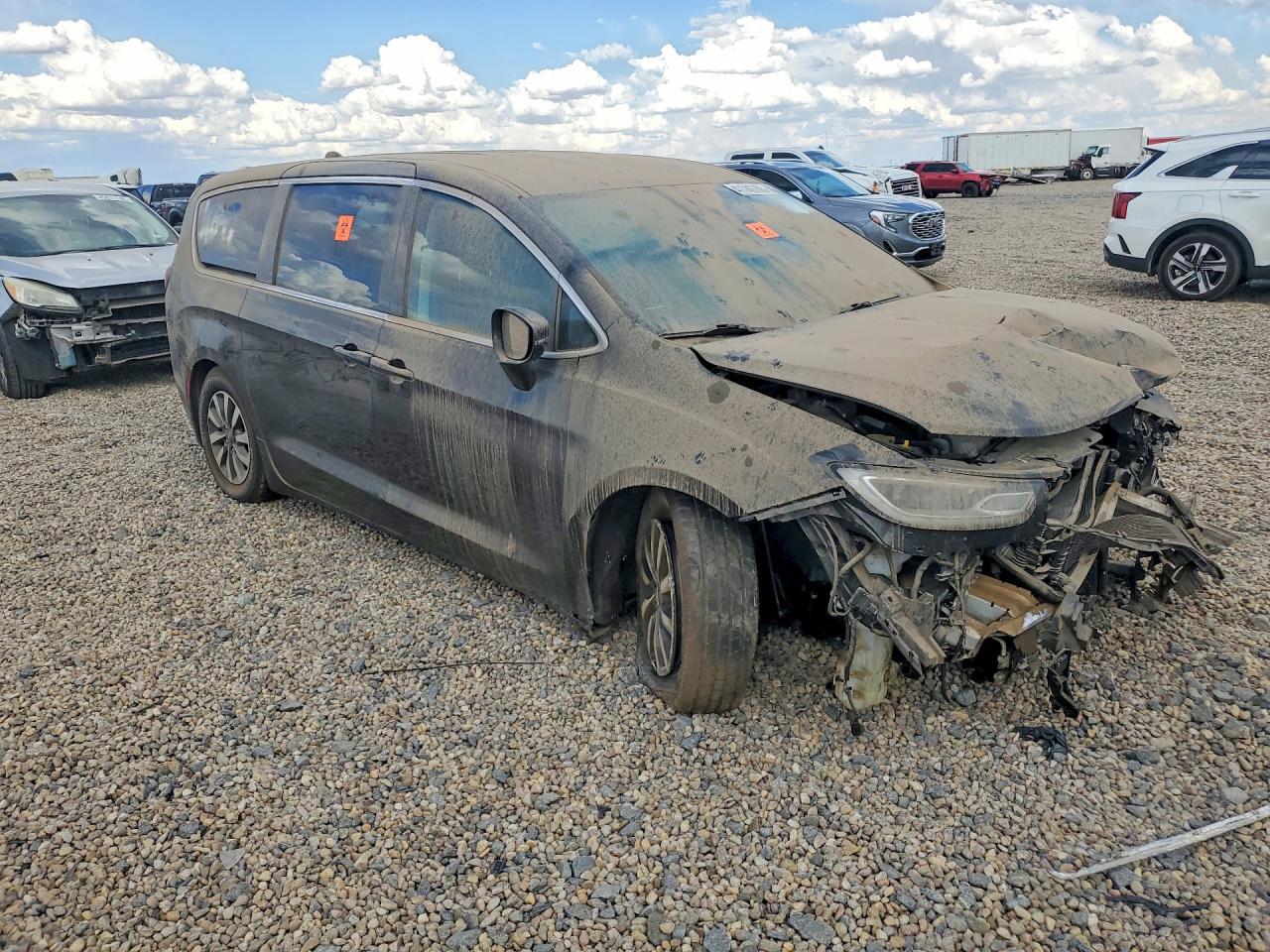 2022 Chrysler Pacifica Hybrid Touring L - Image 4