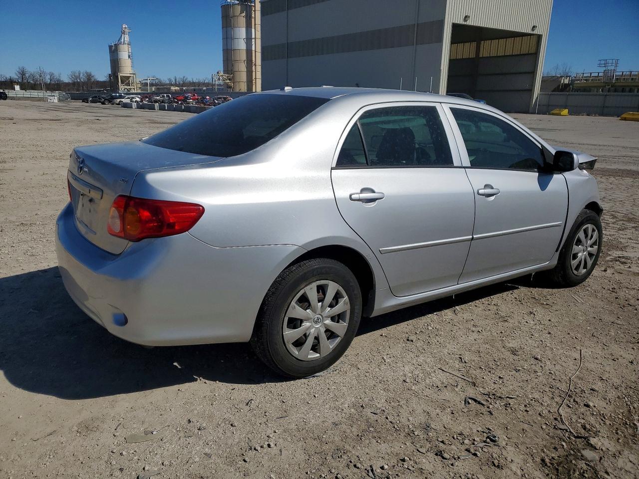 2010 Toyota Corolla Le - Фото 3
