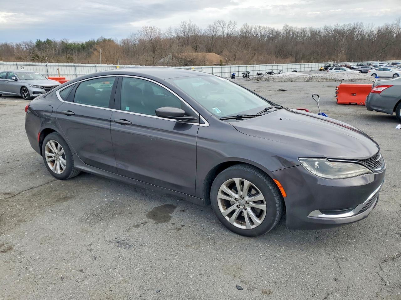2016 Chrysler 200 Limited - Image 4