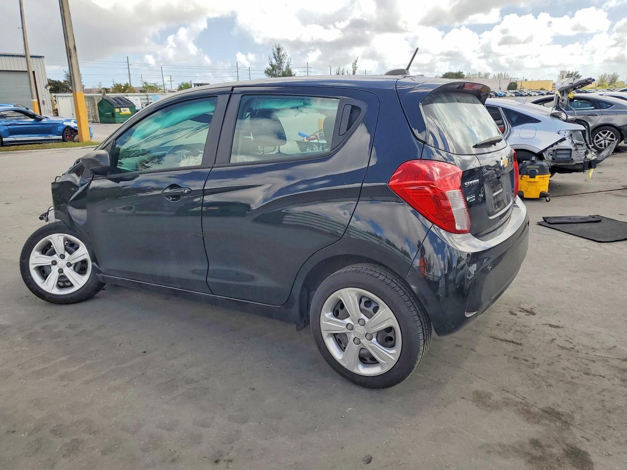 2021 Chevrolet Spark Ls - Фото 2