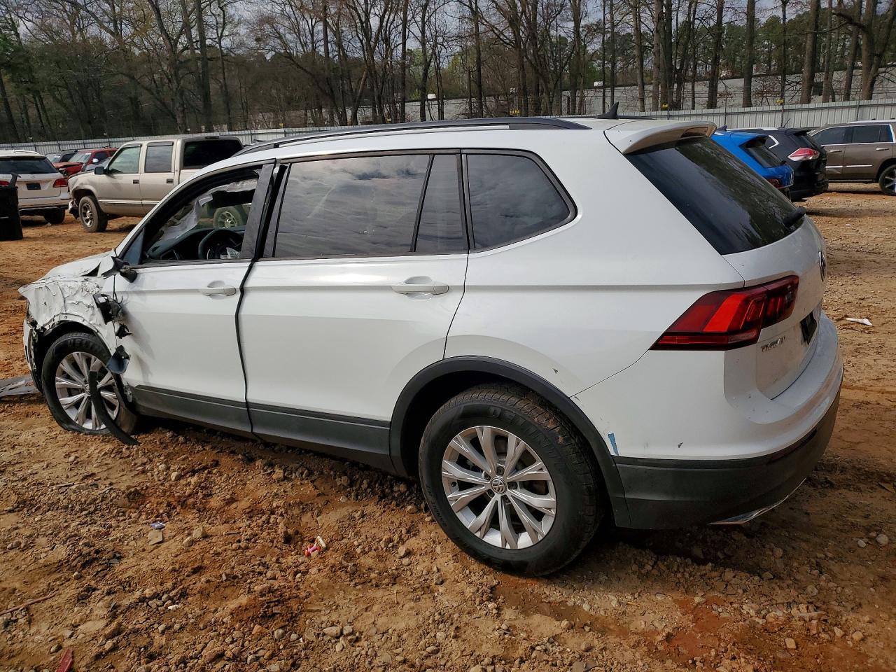 2020 Volkswagen Tiguan S - Фото 2