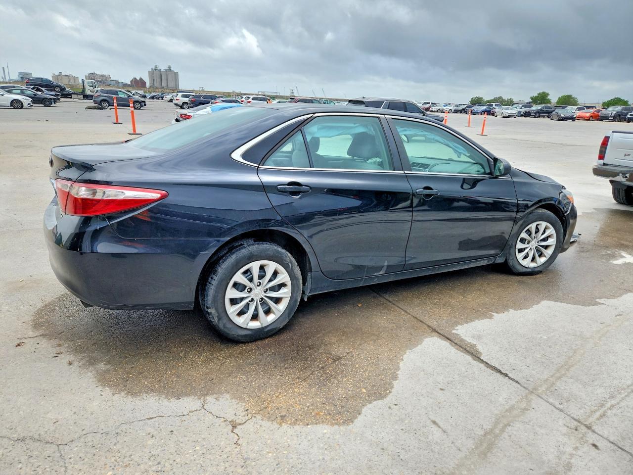 2017 Toyota Camry Le - Фото 3