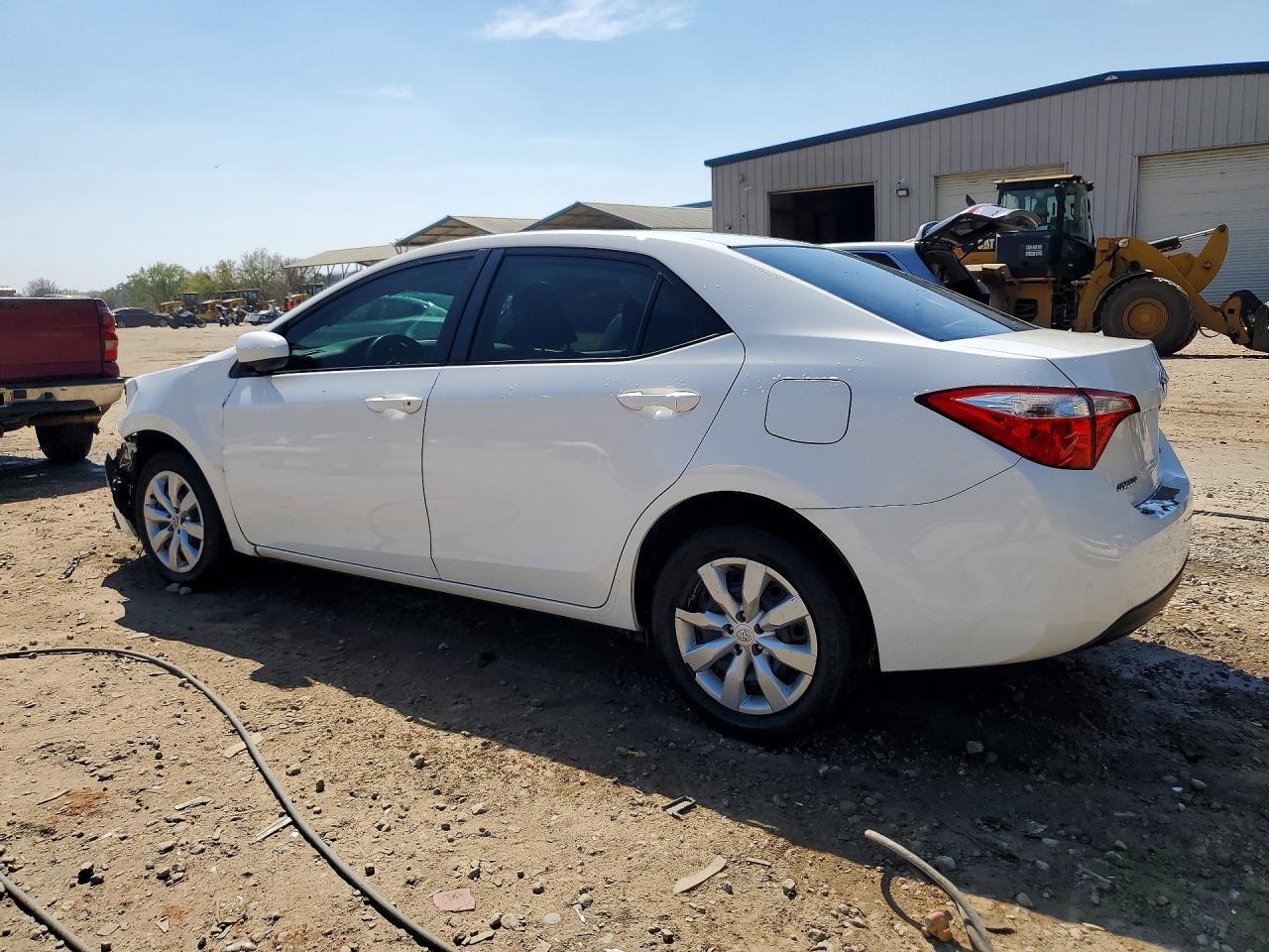 2015 Toyota Corolla Le - Фото 2