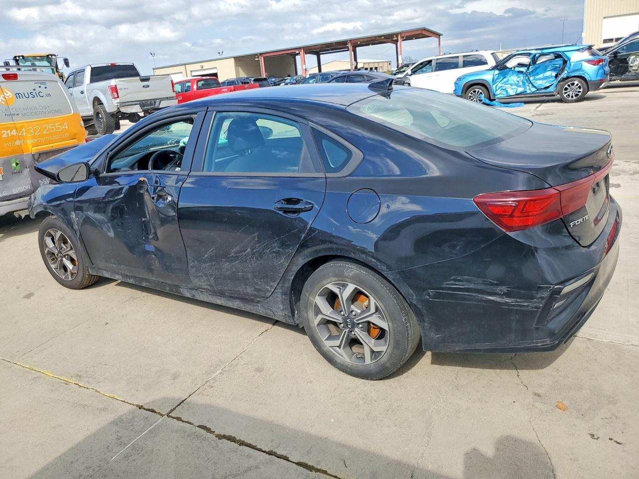 2021 Kia Forte - Image 2