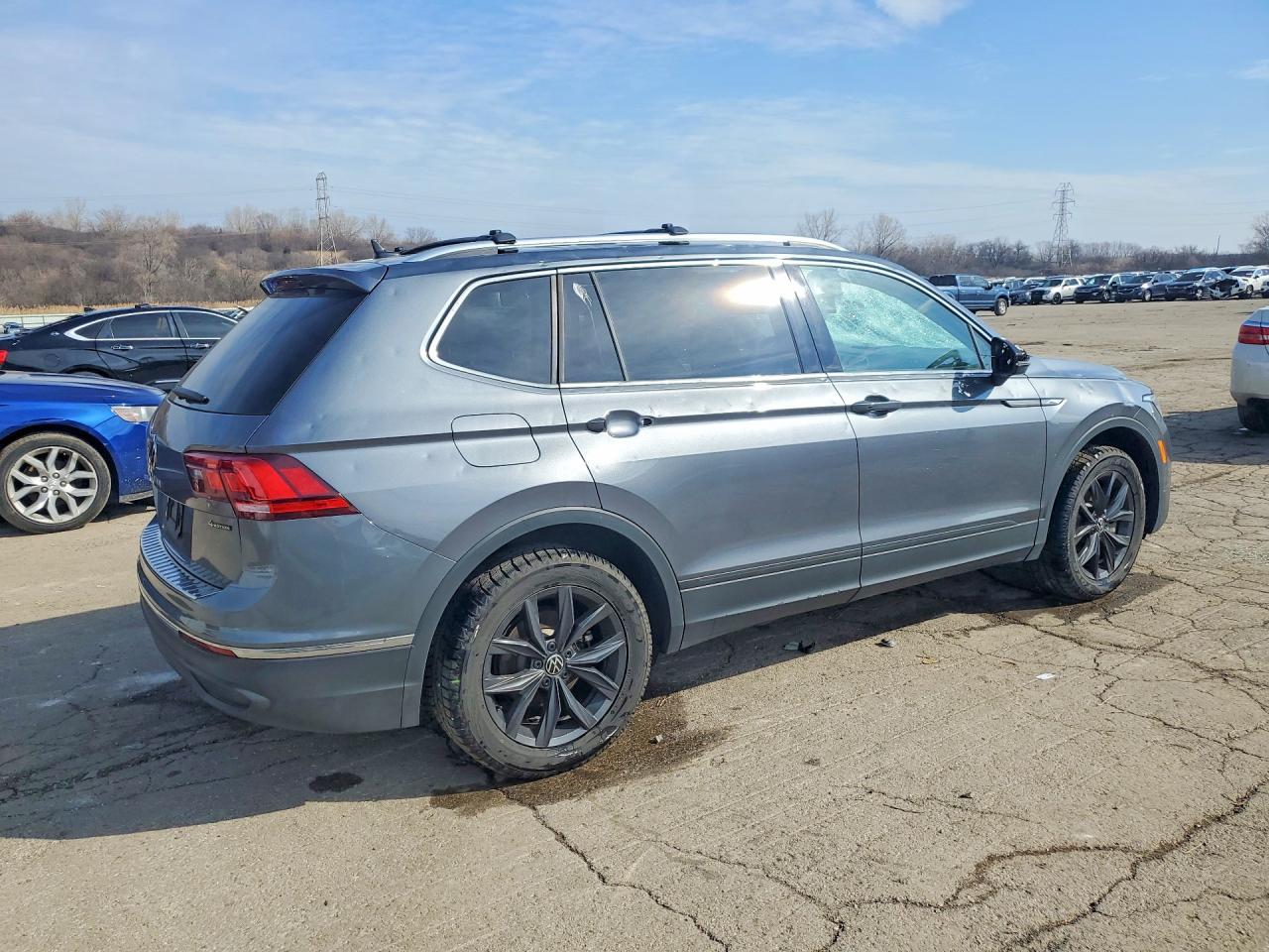 2024 Volkswagen Tiguan Se - Image 3