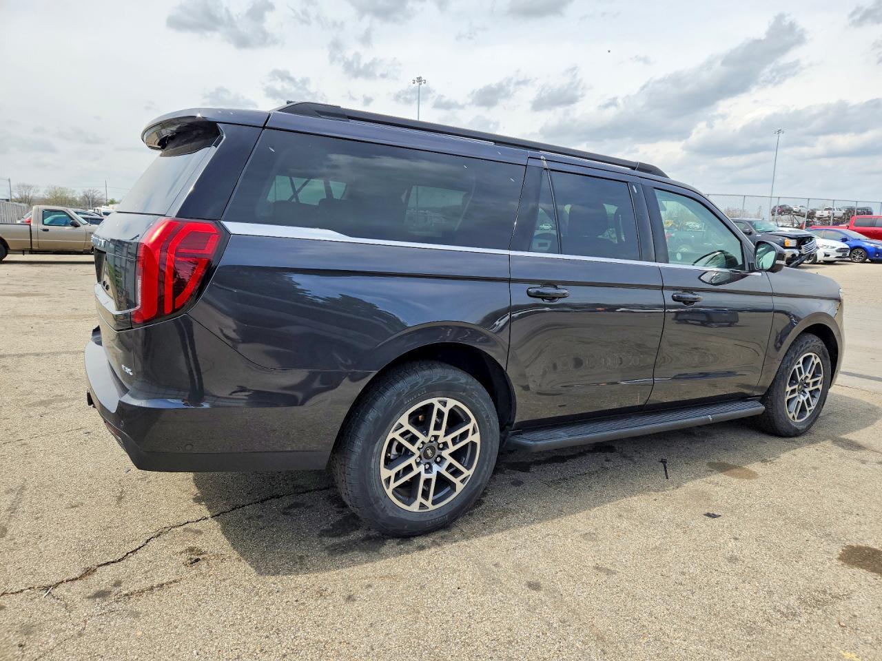 2025 Ford Expedition Max Active - Image 3