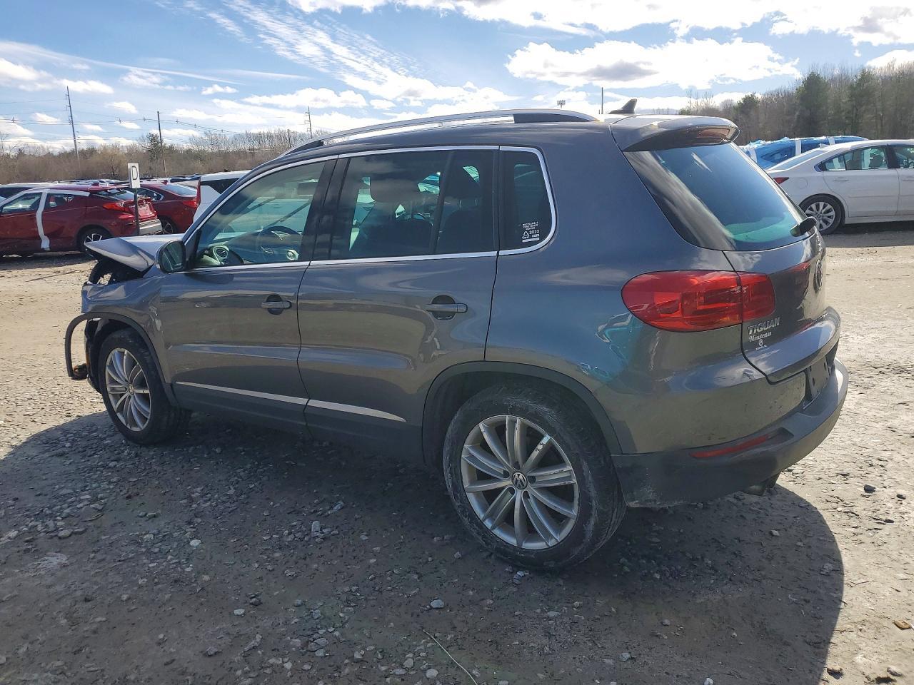 2014 Volkswagen Tiguan S - Фото 2