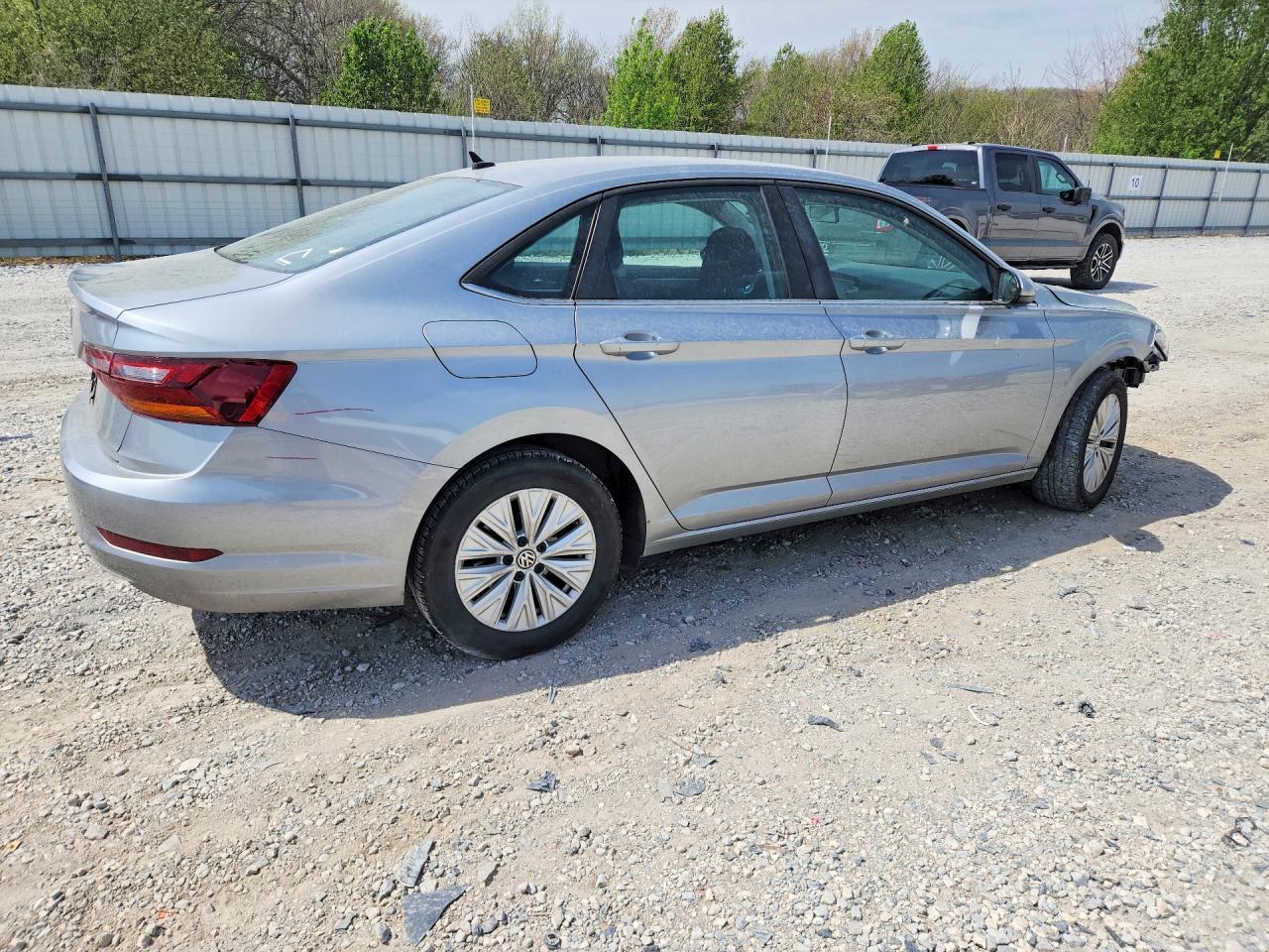 2019 Volkswagen Jetta - Image 3