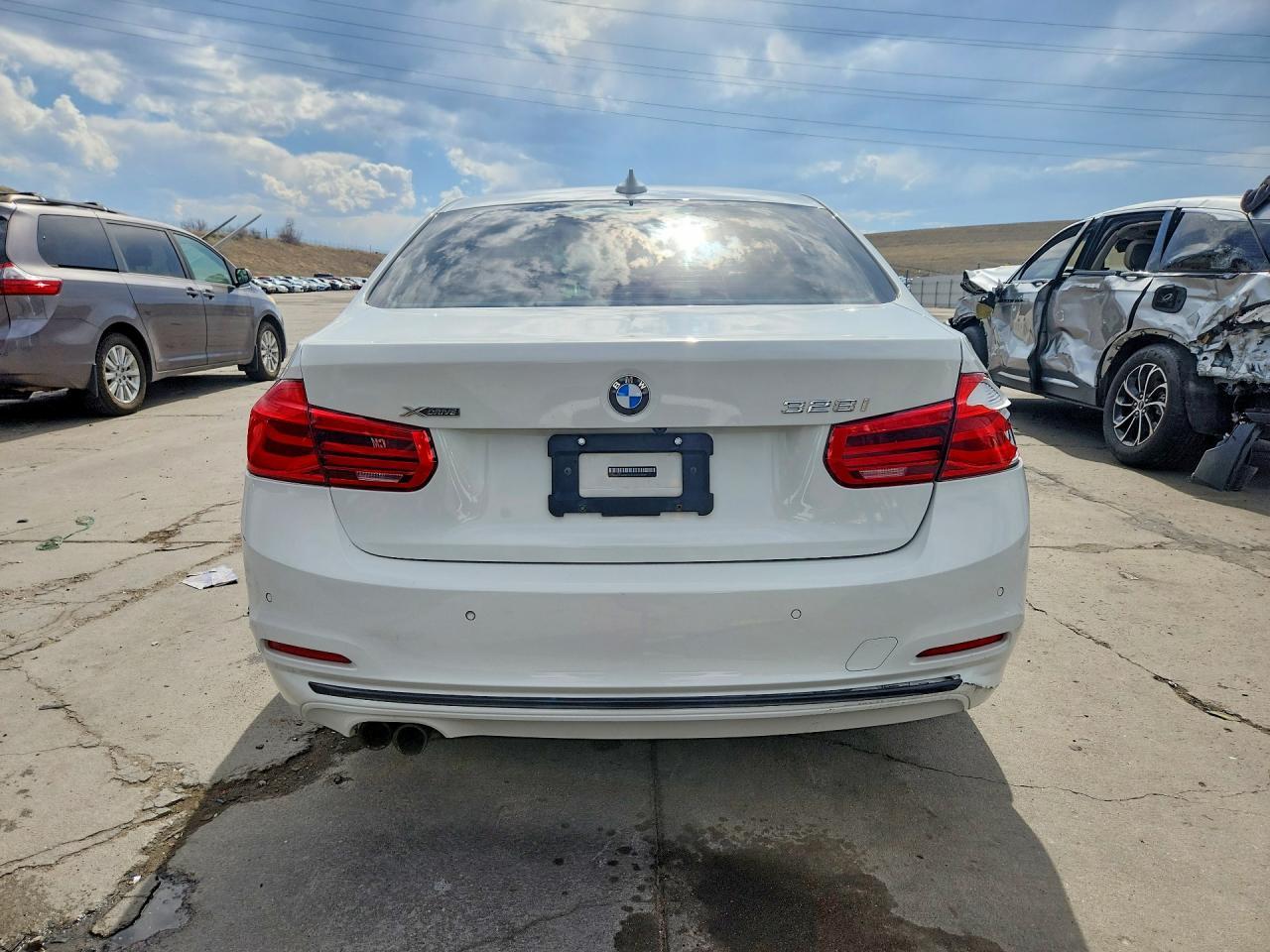 2016 BMW 328 Xi Sulev - Image 6