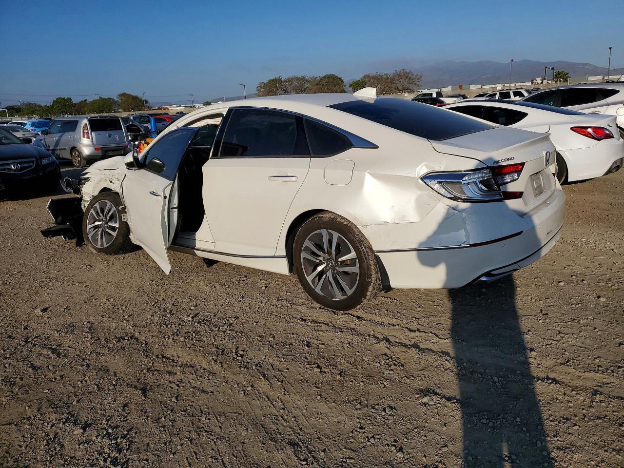 2018 Honda Accord Touring Hybrid - Image 2