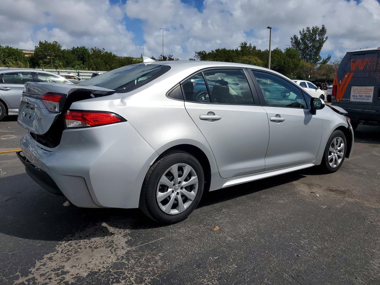 2023 Toyota Corolla Le - Image 3
