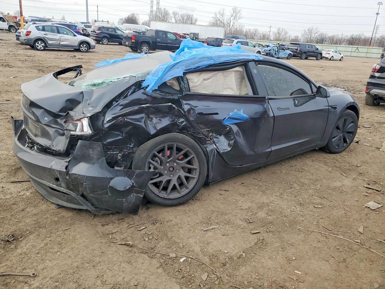 2025 Tesla Model 3 - Фото 3