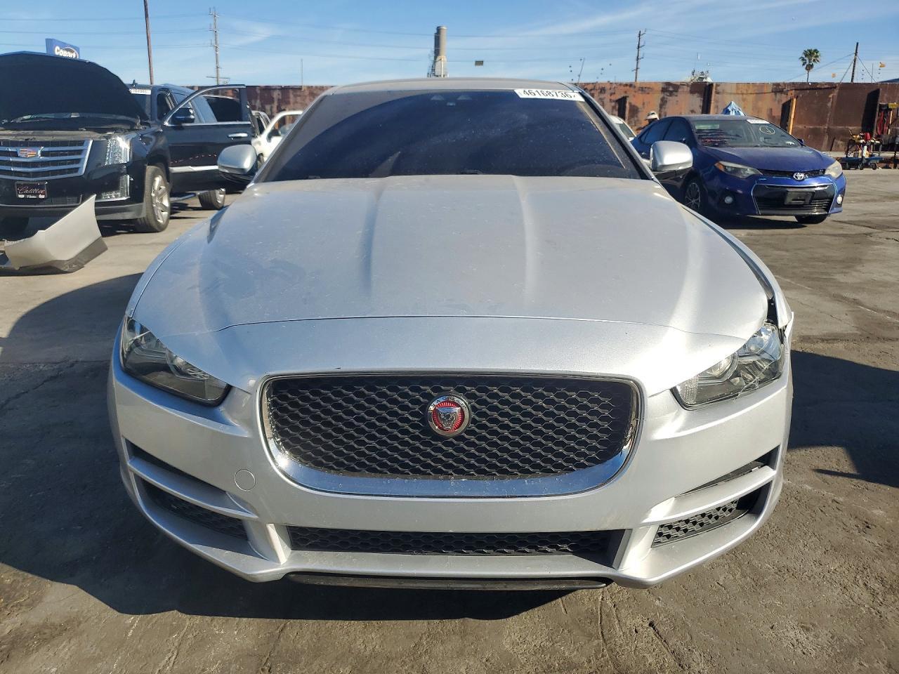 2018 Jaguar Xe Premium - Фото 5