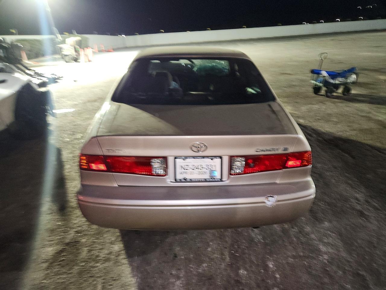 2001 Toyota Camry Le - Фото 6