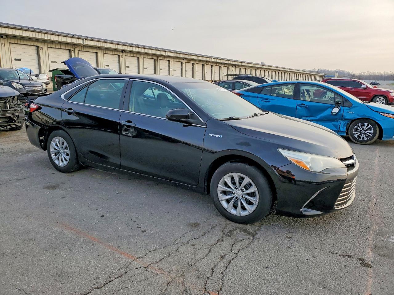 2016 Toyota Camry Hybrid Le - Фото 4