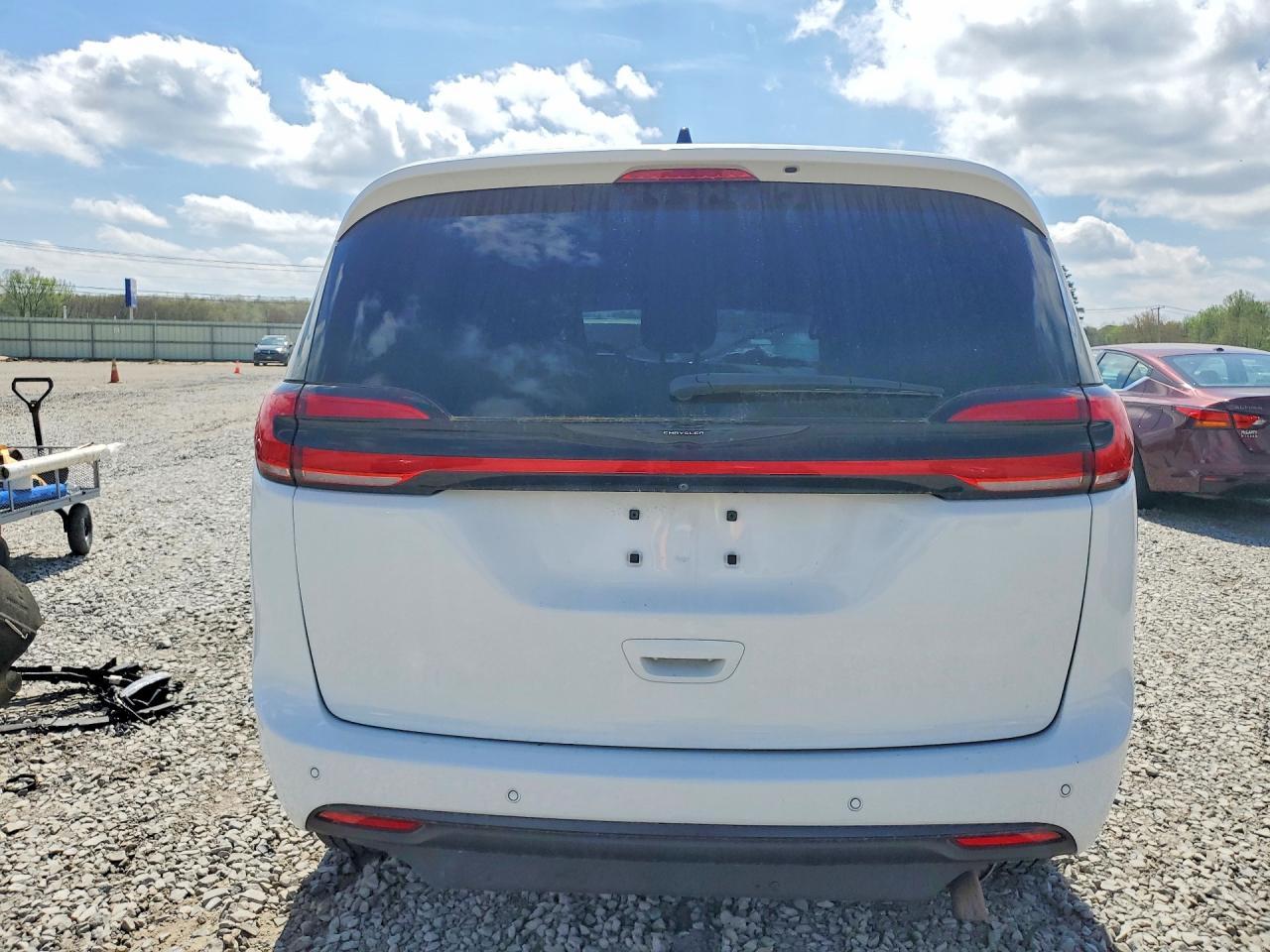 2023 Chrysler Pacifica Touring L - Image 6