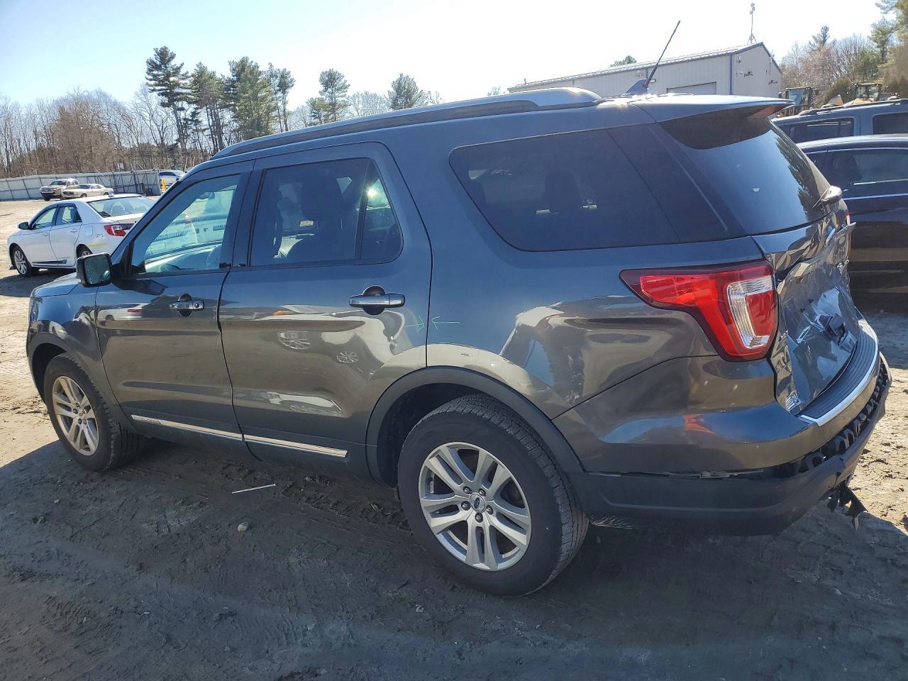 2018 Ford Explorer Xlt - Фото 2