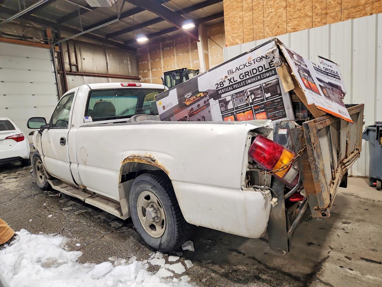 2001 GMC New Sierra C1500 - Image 2