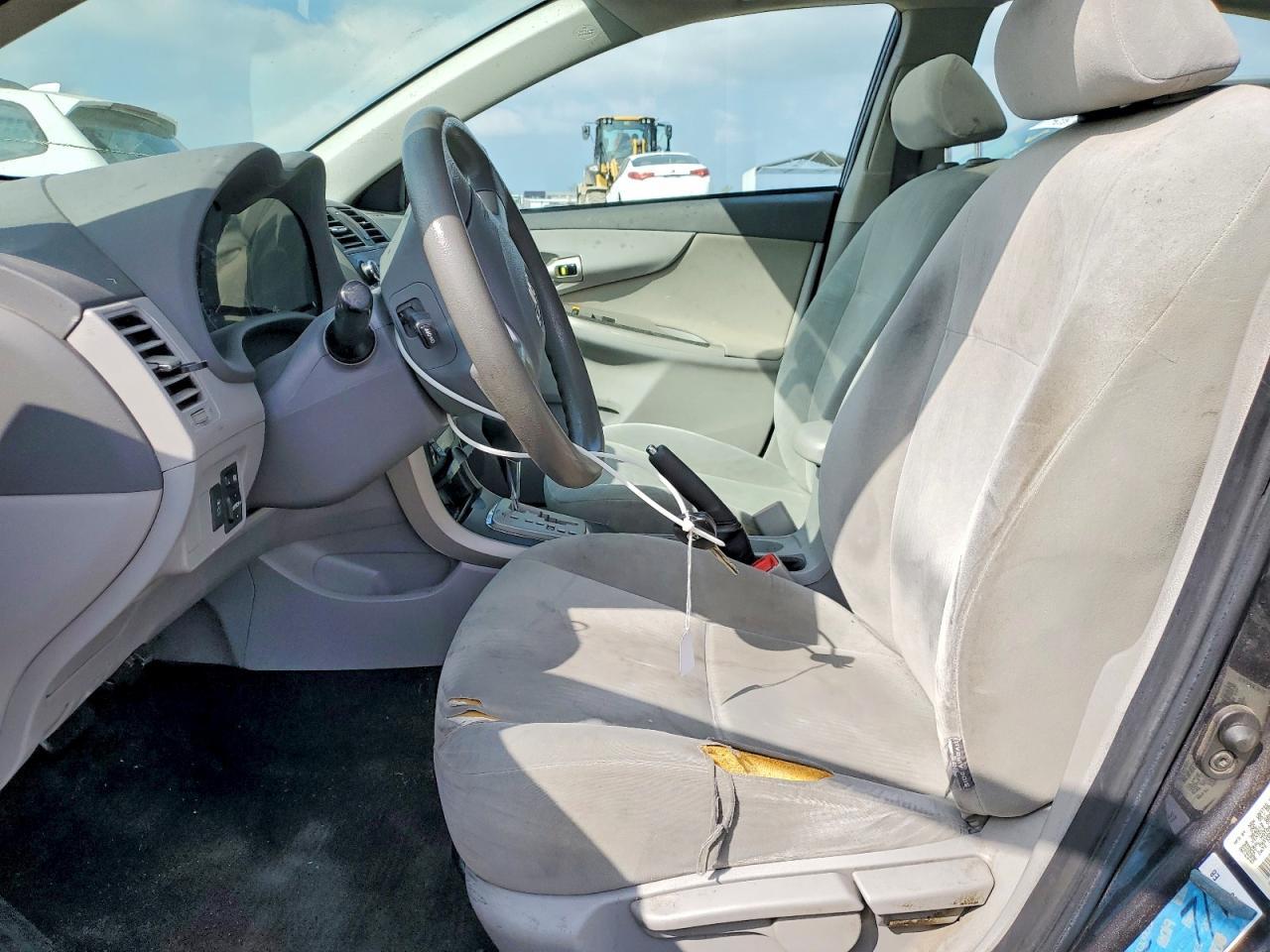 2010 Toyota Corolla Base - Фото 7