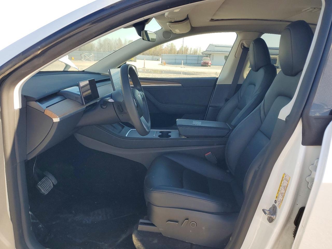2023 Tesla Model Y - Image 7