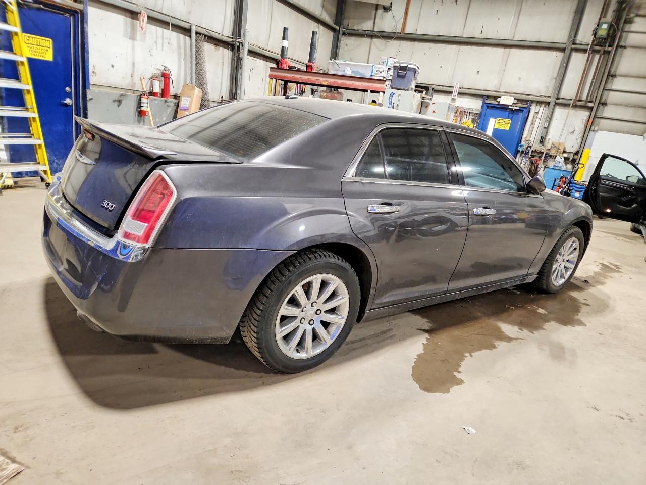 2013 Chrysler 300 - Фото 3
