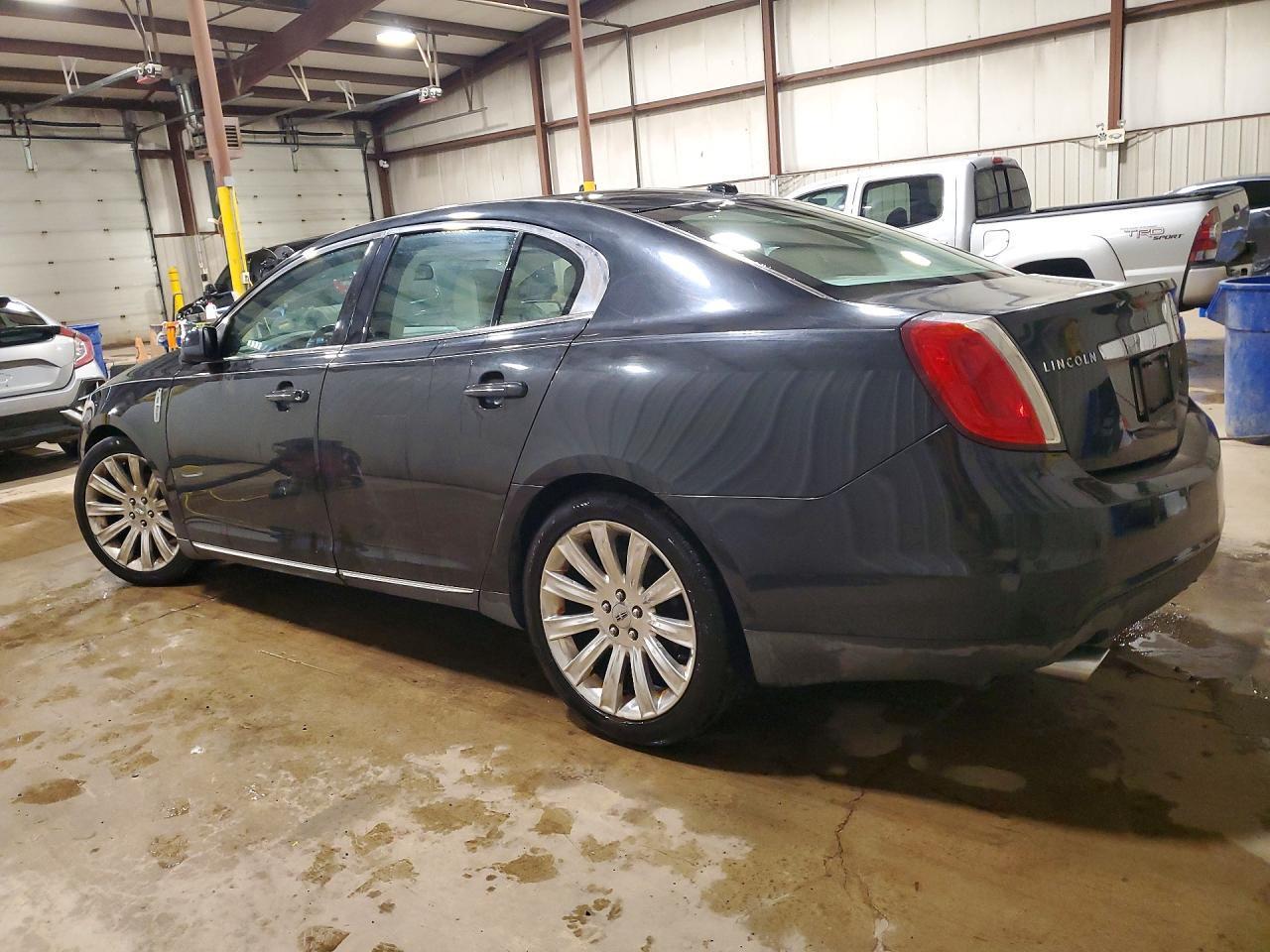 2011 Lincoln Mks - Фото 2