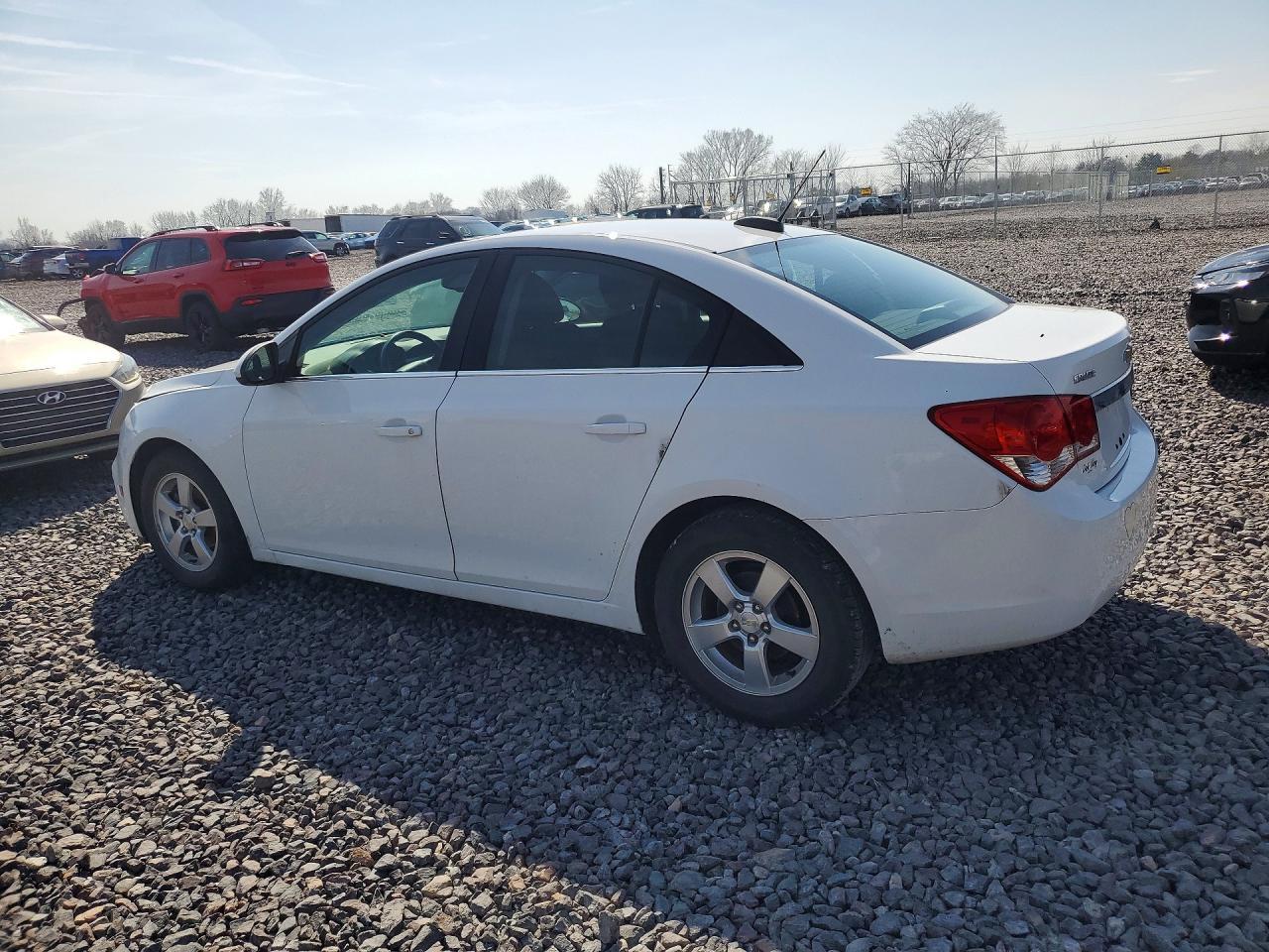 2015 Chevrolet Cruze Lt - Image 2