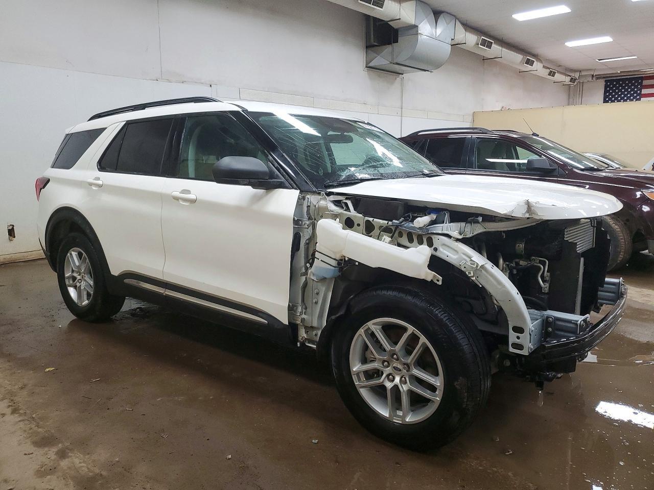 2025 Ford Explorer Active - Фото 4