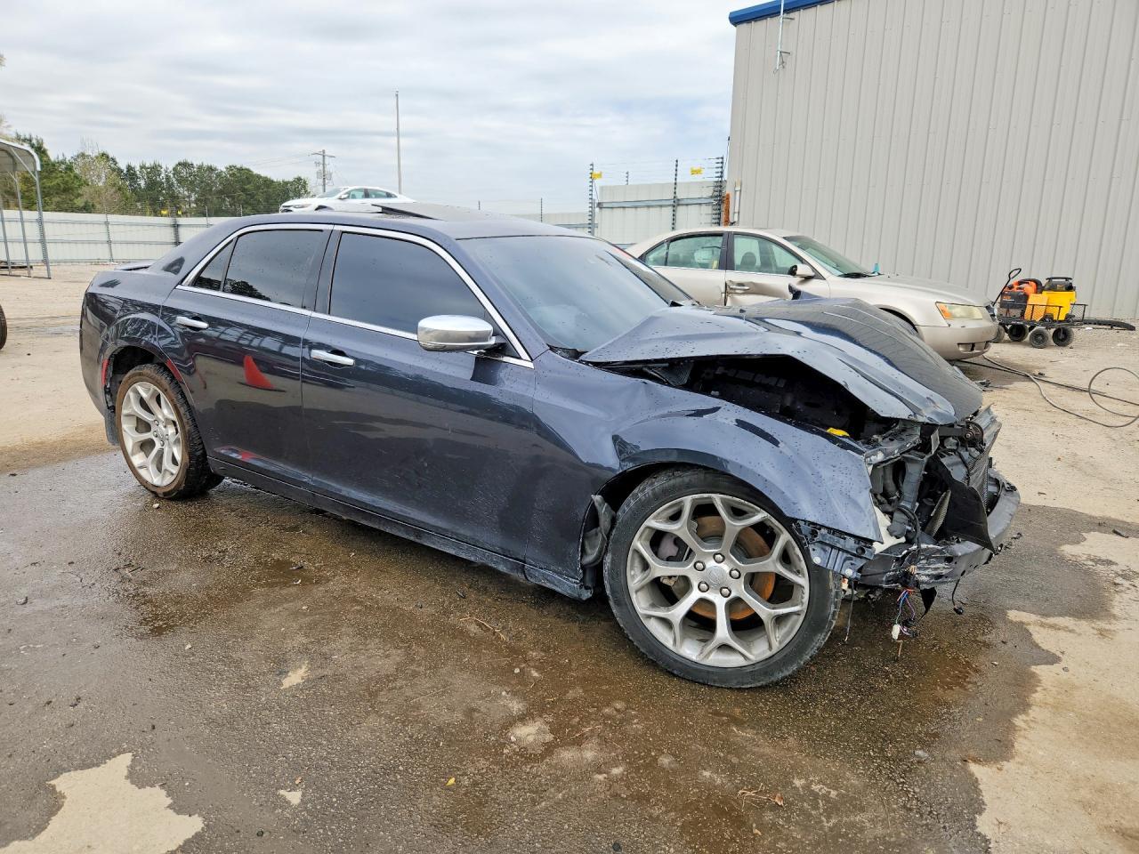 2018 Chrysler 300C - Image 4