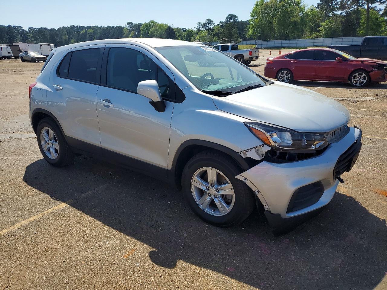 2022 Chevrolet Trax Ls - Image 4