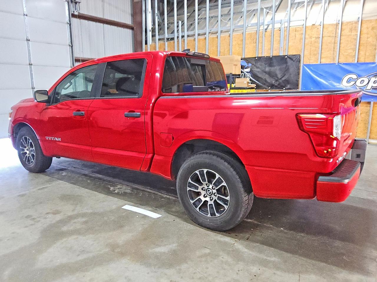 2022 Nissan Titan S - Фото 2