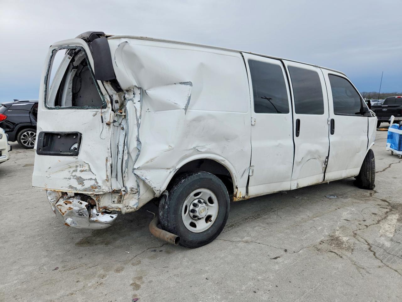 2013 Chevrolet Express G2500 - Фото 3