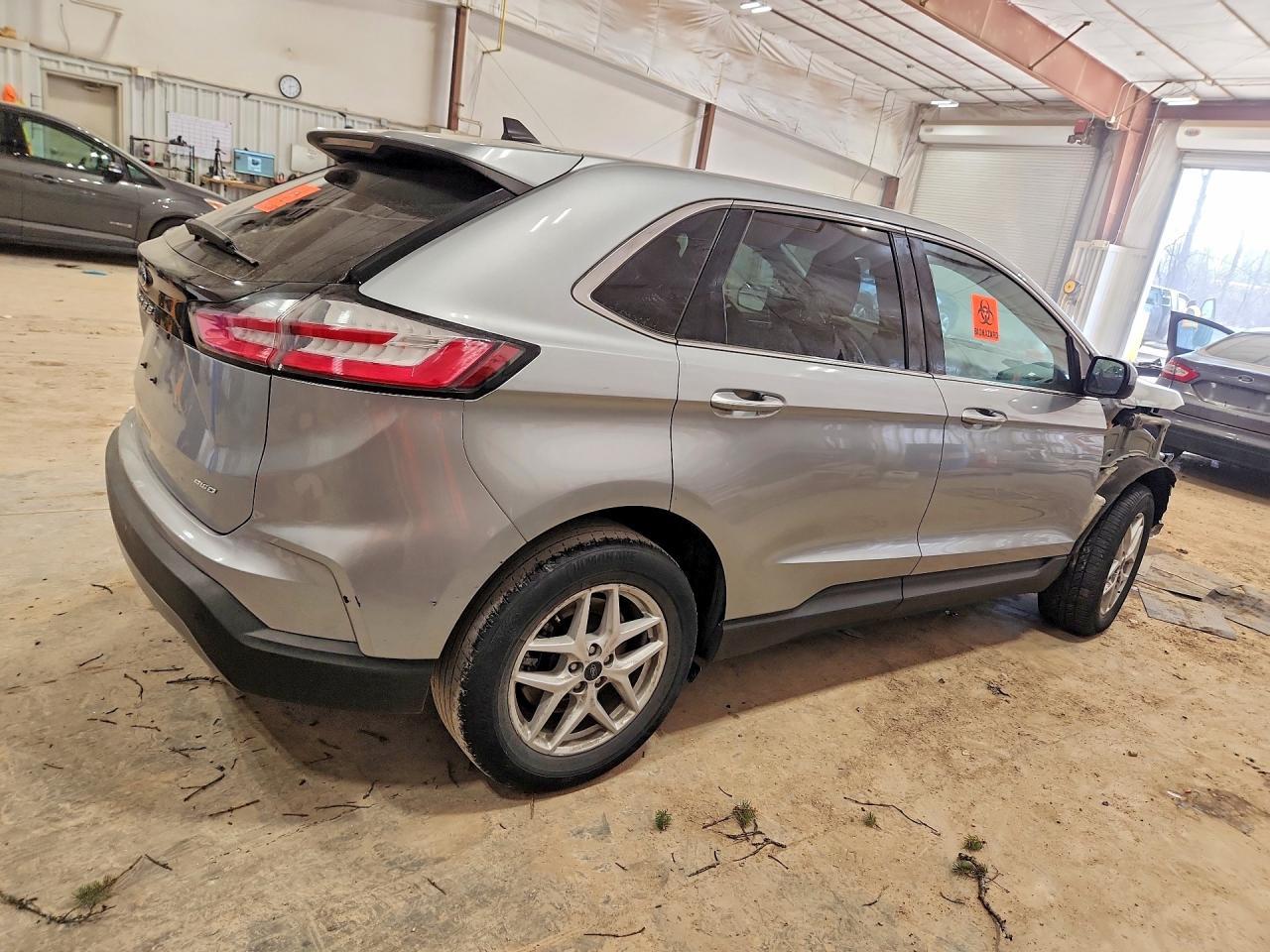 2023 Ford Edge Sel - Image 3