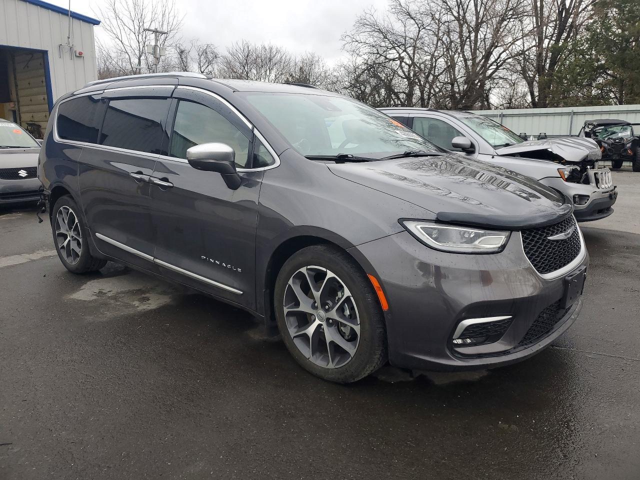 2022 Chrysler Pacifica Hybrid Pinnacle - Image 4