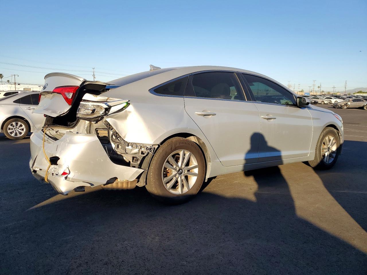 2017 Hyundai Sonata Base - Image 3