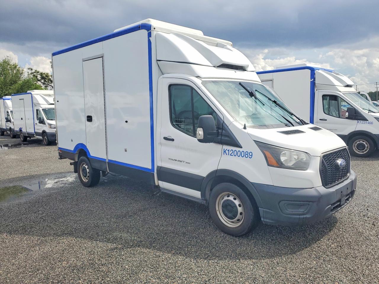 2020 Ford Transit Delivery Truck - Фото 4