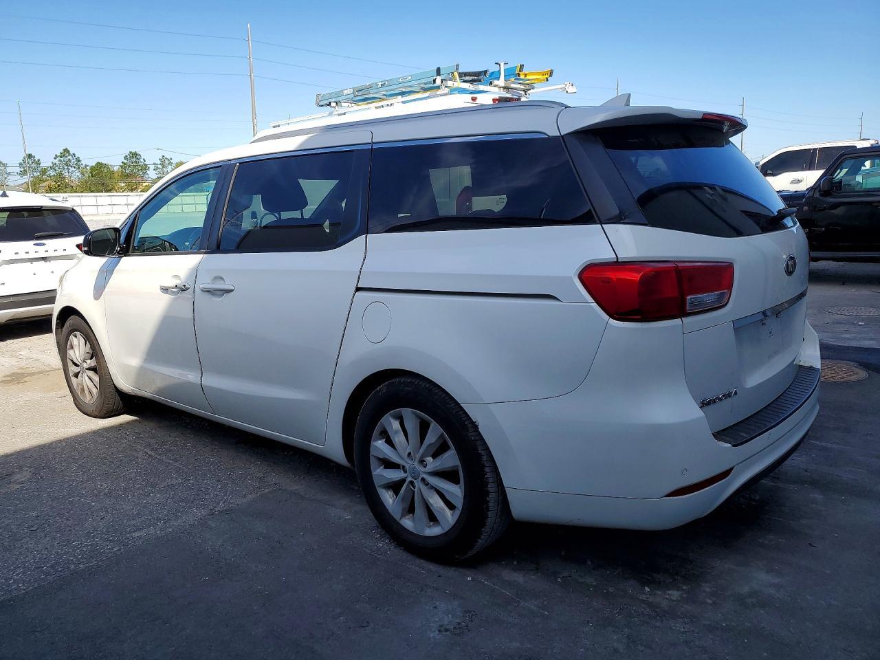 2016 Kia Sedona Ex - Image 2