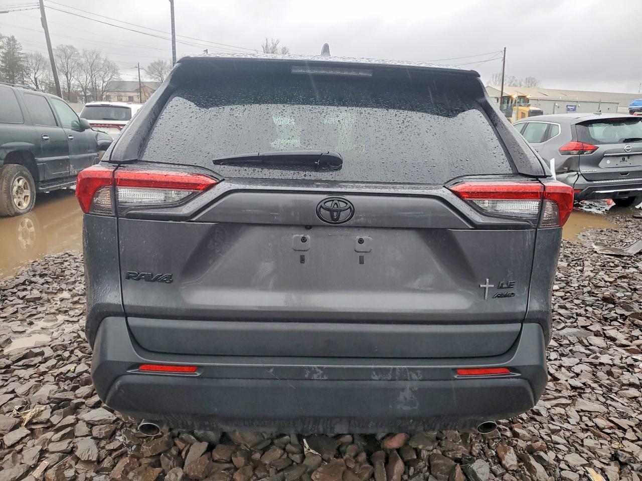 2022 Toyota Rav4 Le - Image 6