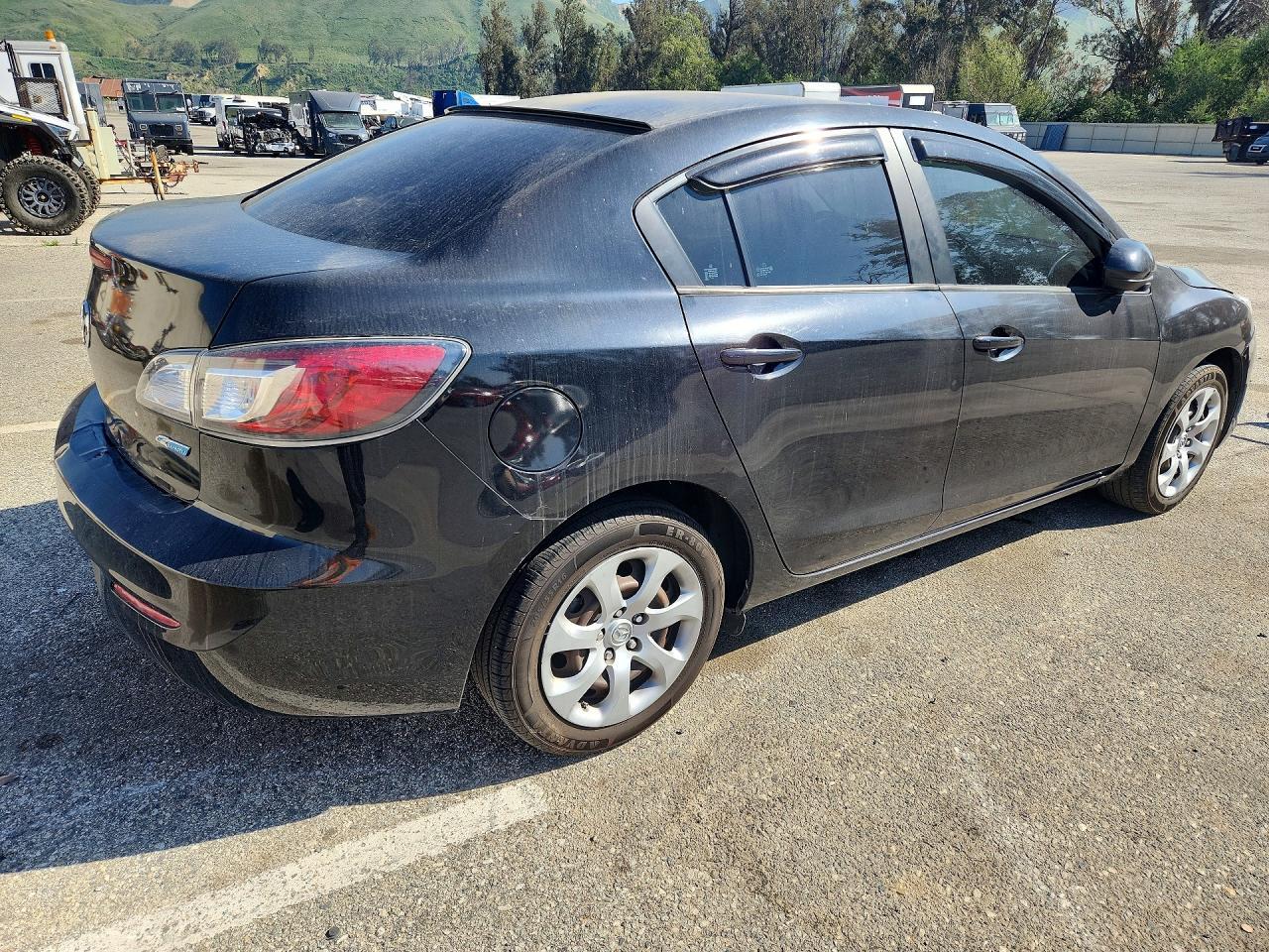 2013 Mazda 3 I - Image 3