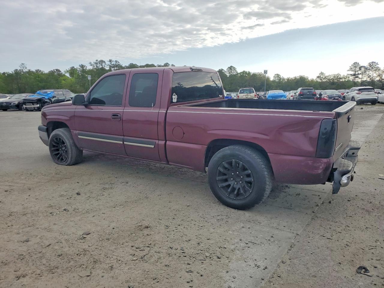 2003 Chevrolet Silverado C1500 - Фото 2