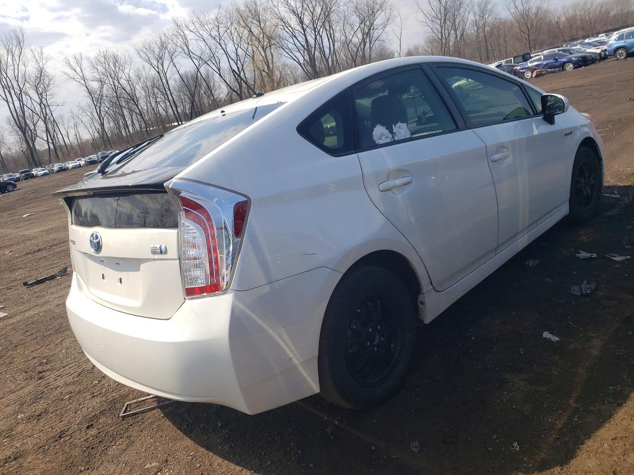 2015 Toyota Prius Two - Фото 3