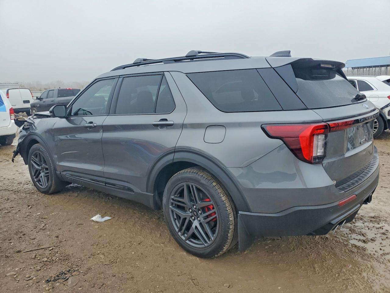 2025 Ford Explorer St - Image 2