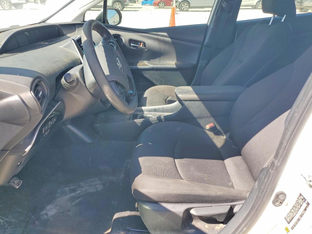2021 Toyota Prius Le - Image 7