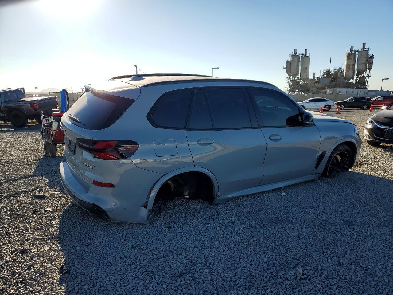 2024 BMW X5 M60I - Фото 3