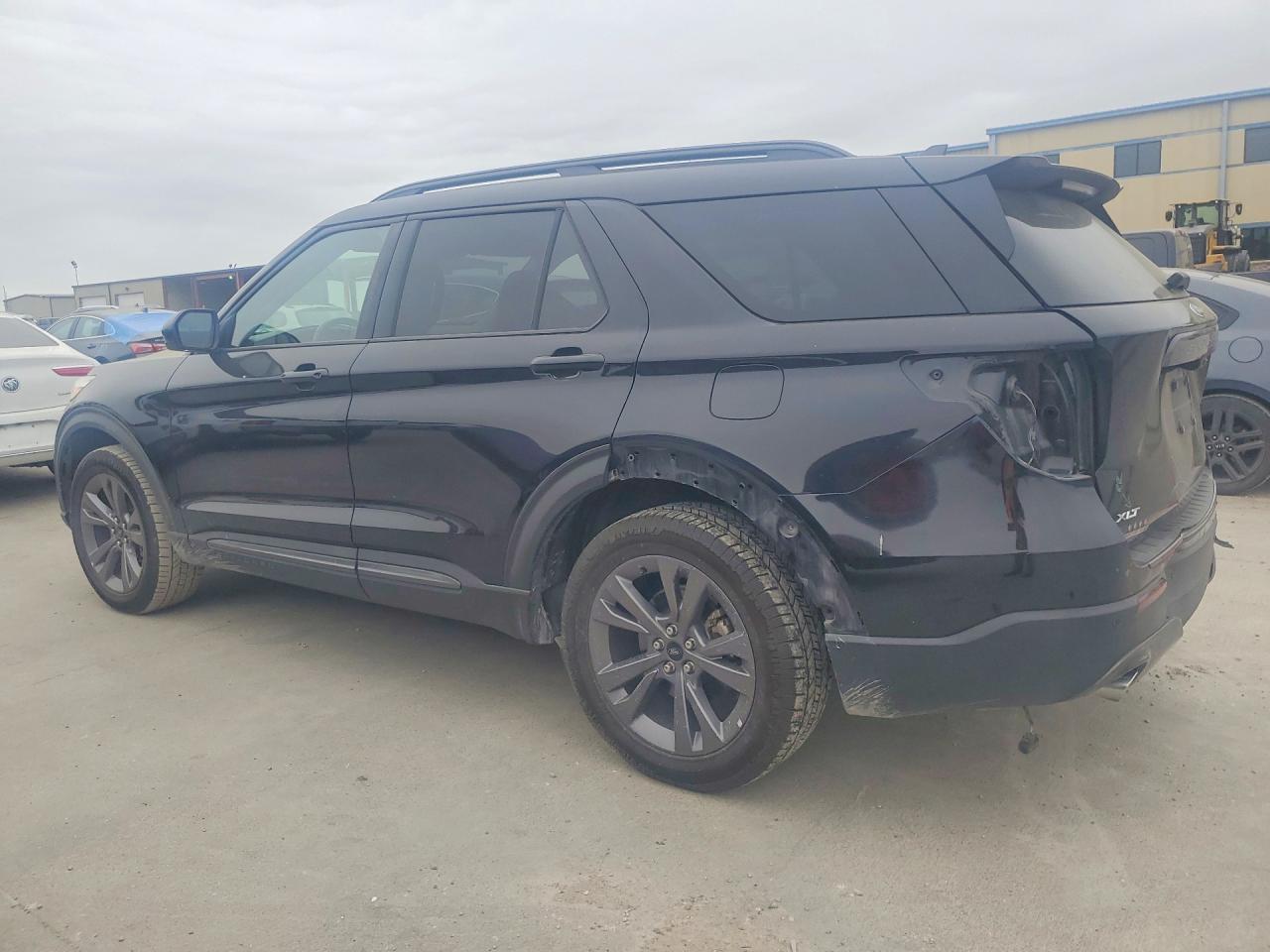 2022 Ford Explorer Xlt - Image 2