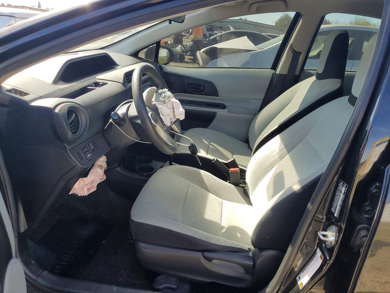 2013 Toyota Prius C One - Image 7