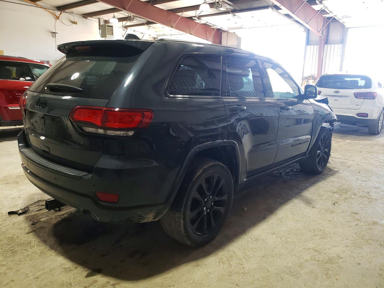 2017 Jeep Grand - Фото 3